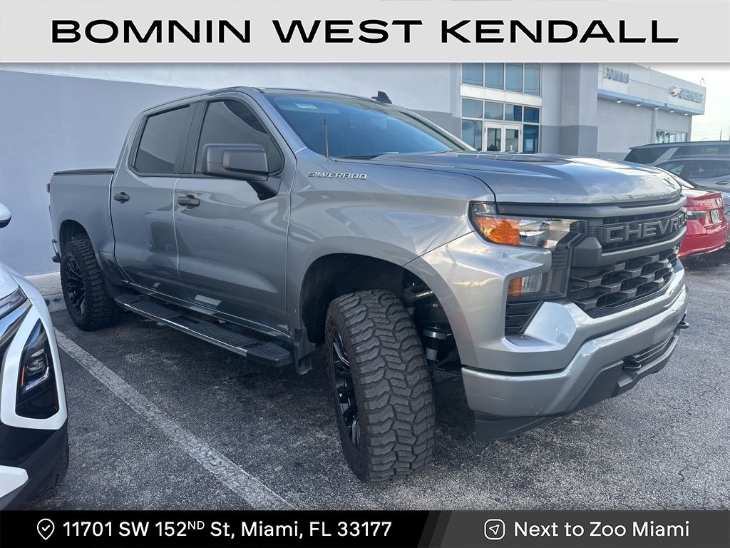 2023 Chevrolet Silverado 1500 Custom photo 2