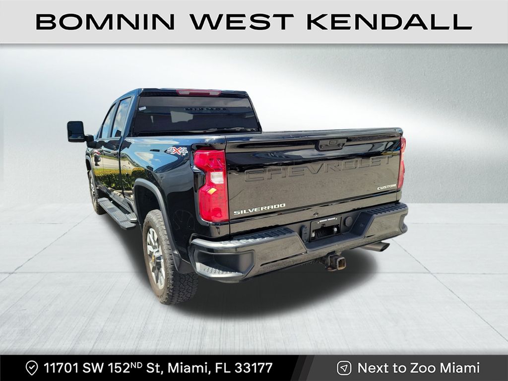 2023 Chevrolet Silverado 2500HD Custom photo 3