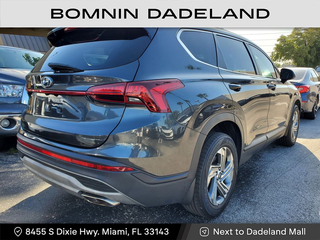 2021 Hyundai Santa Fe SE photo 3