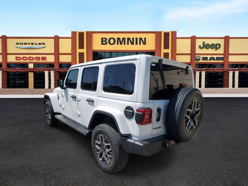 2025 Jeep Wrangler Sahara photo 4