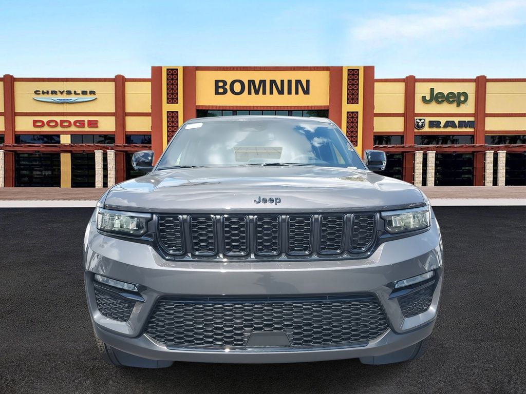 2025 Jeep Grand Cherokee Limited photo 2
