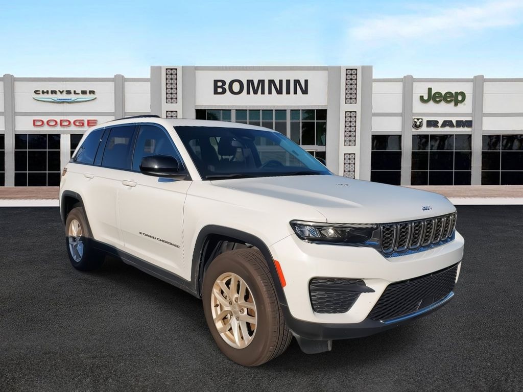 Used 2024 Jeep Grand Cherokee Laredo SUV