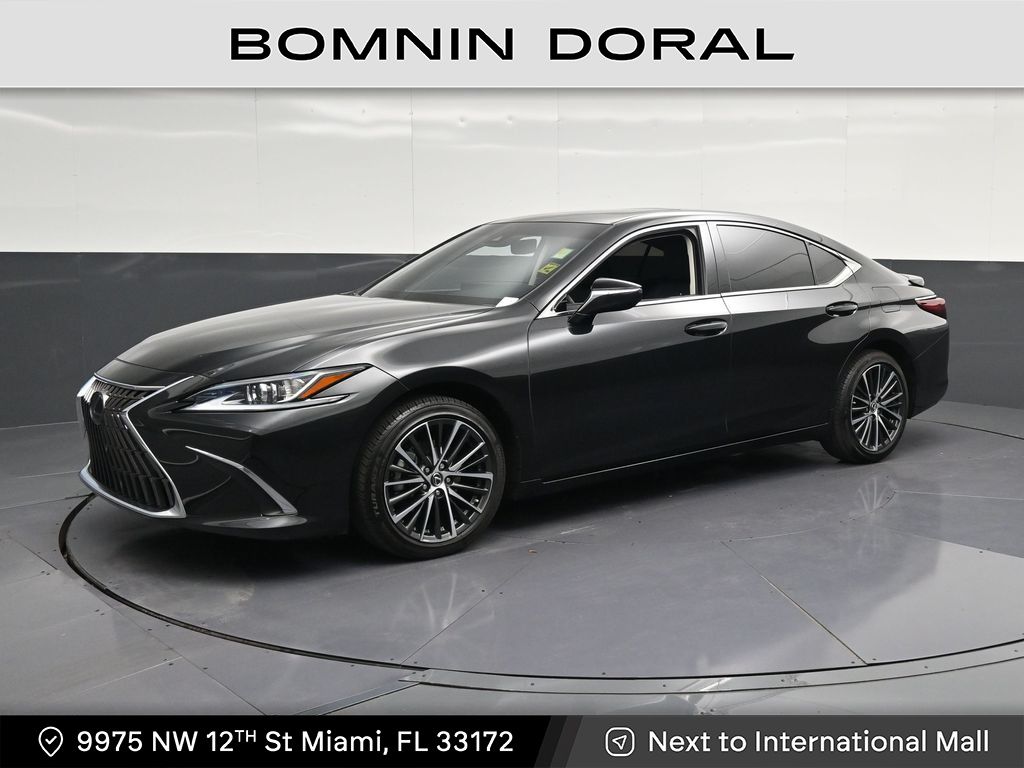 2025 Lexus ES 300h 300h's photo