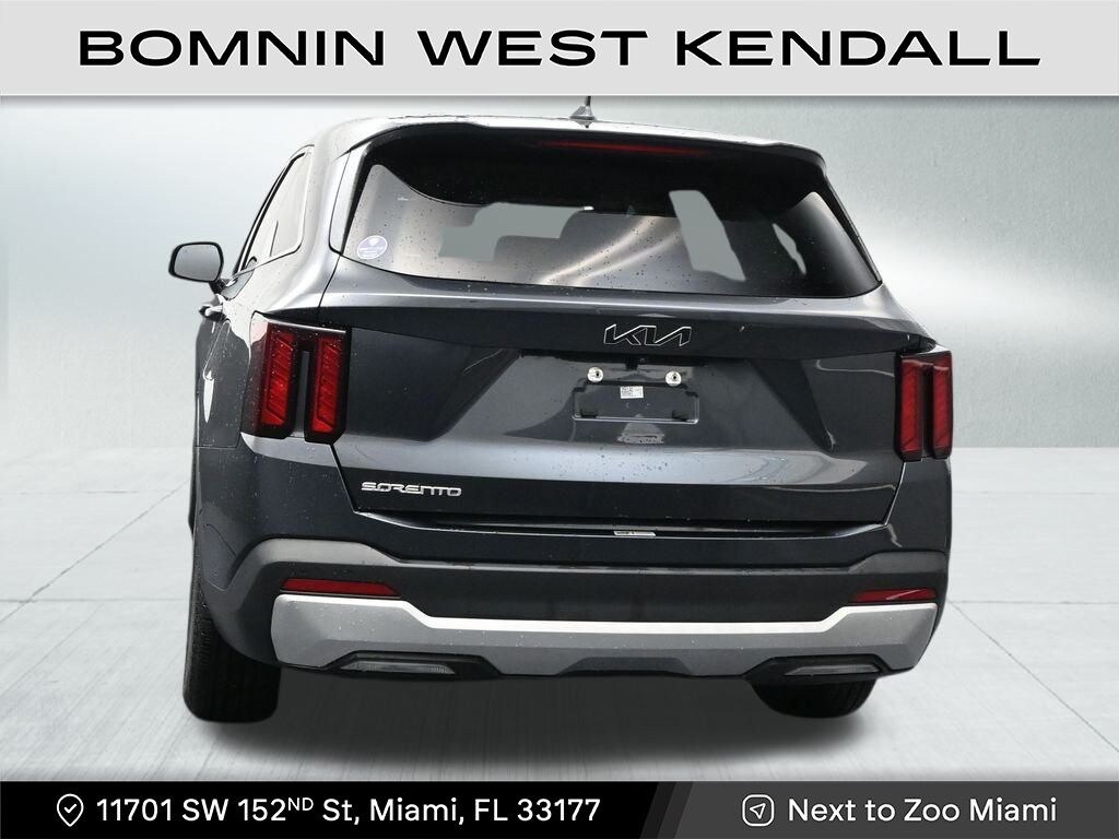 Used 2024 Kia Sorento LX SUV