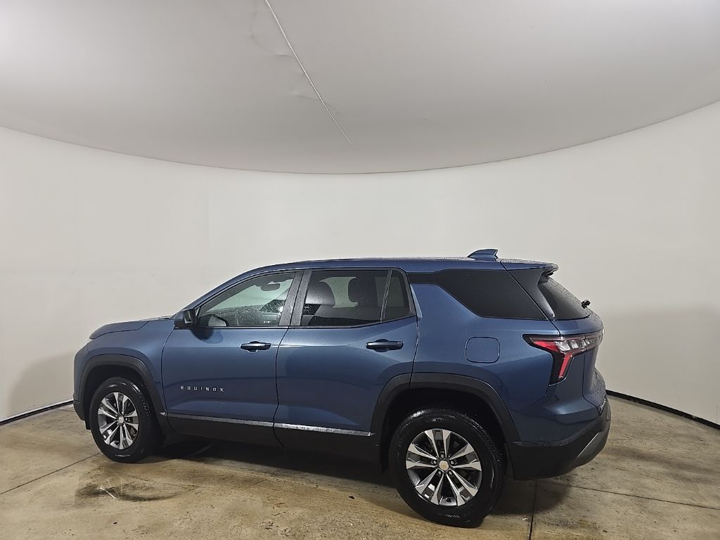 2025 Chevrolet Equinox LT photo 4