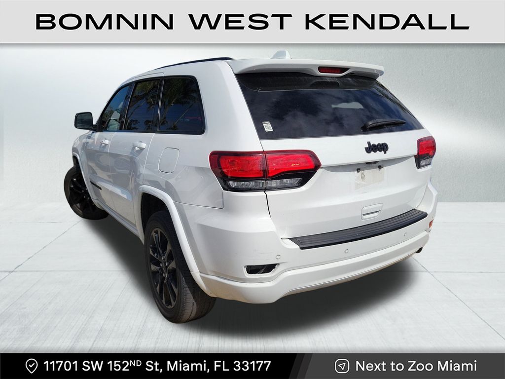 2021 Jeep Grand Cherokee Laredo X photo 3