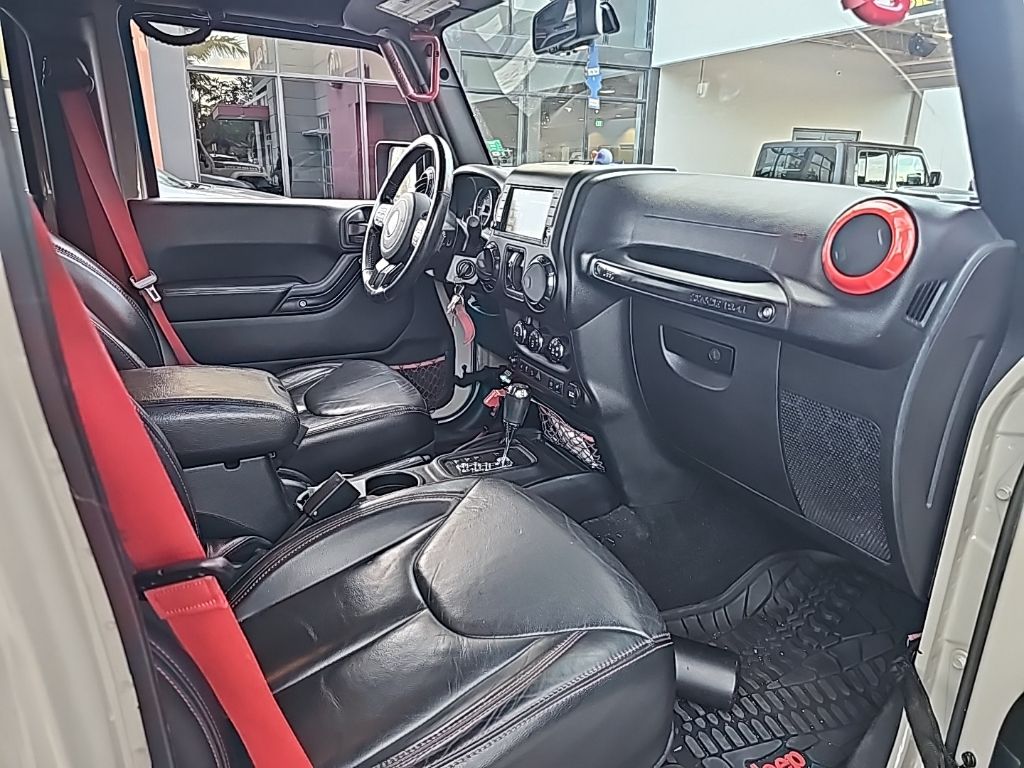2017 Jeep Wrangler Unlimited Rubicon Recon photo 4