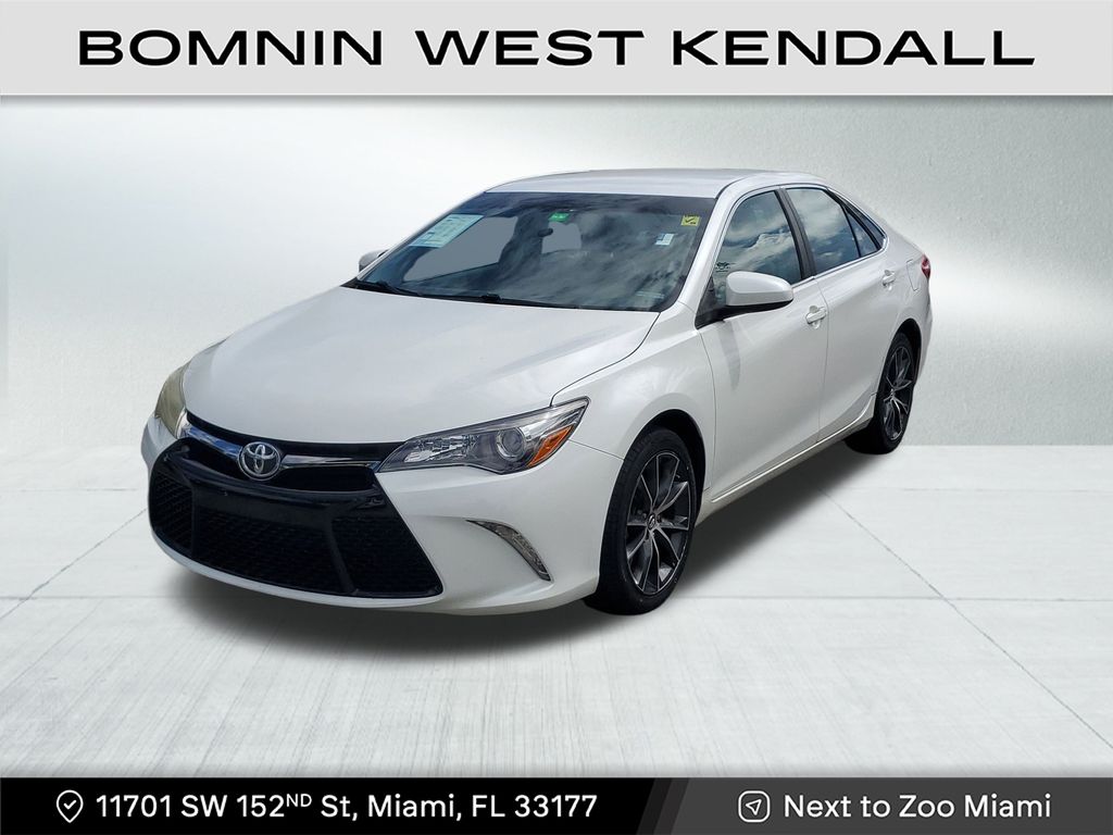2016 Toyota Camry XSE photo 3
