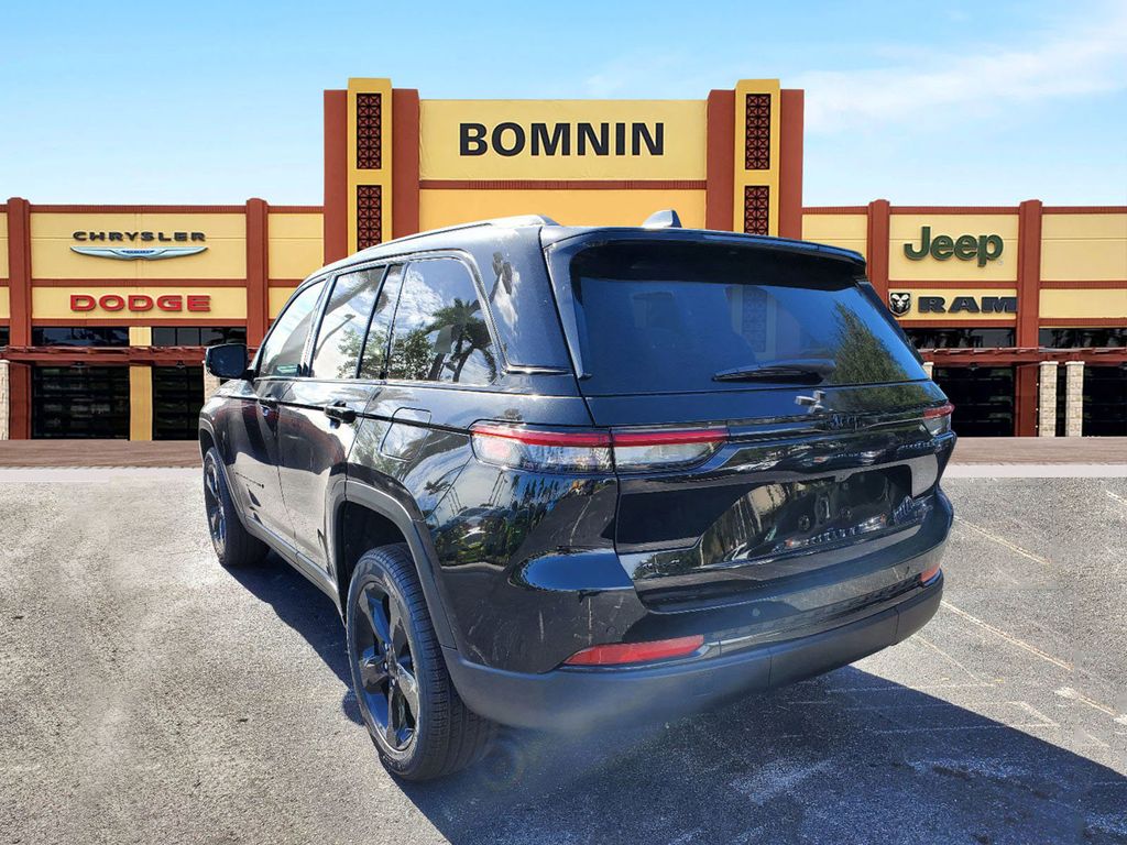 2025 Jeep Grand Cherokee Limited photo 2