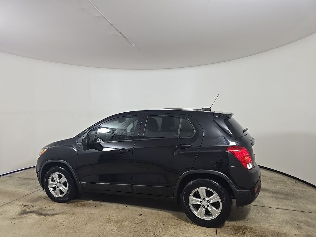 2020 Chevrolet Trax LS photo 4