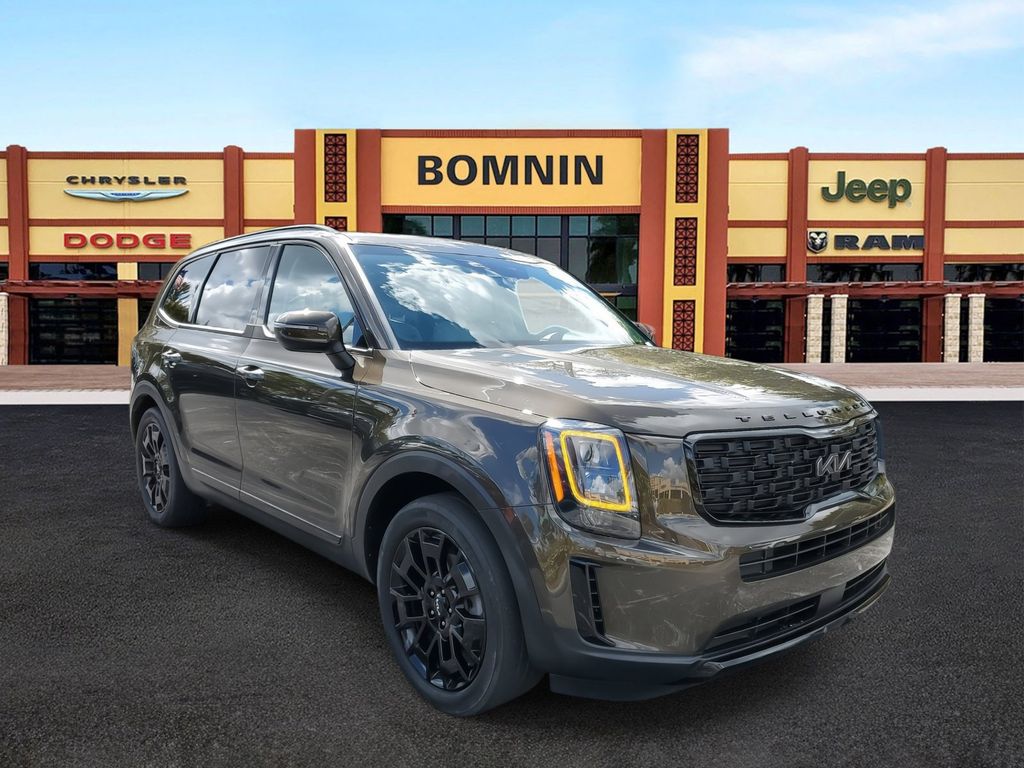 2022 Kia Telluride EX photo 2