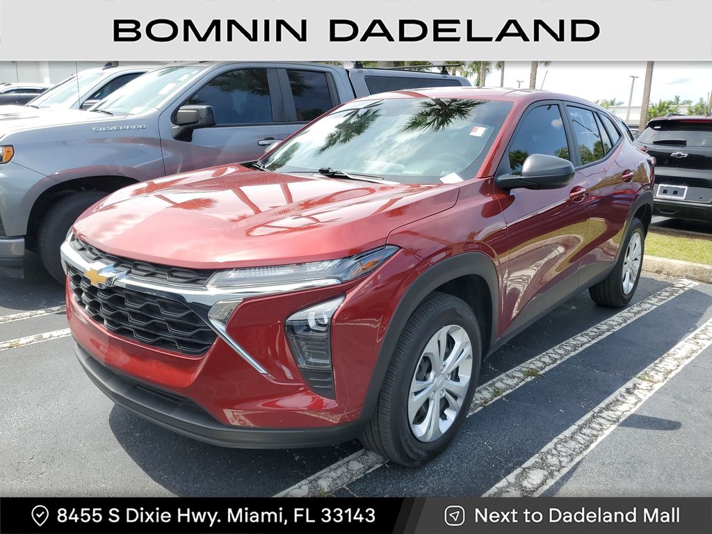 2025 Chevrolet Trax LS photo 2