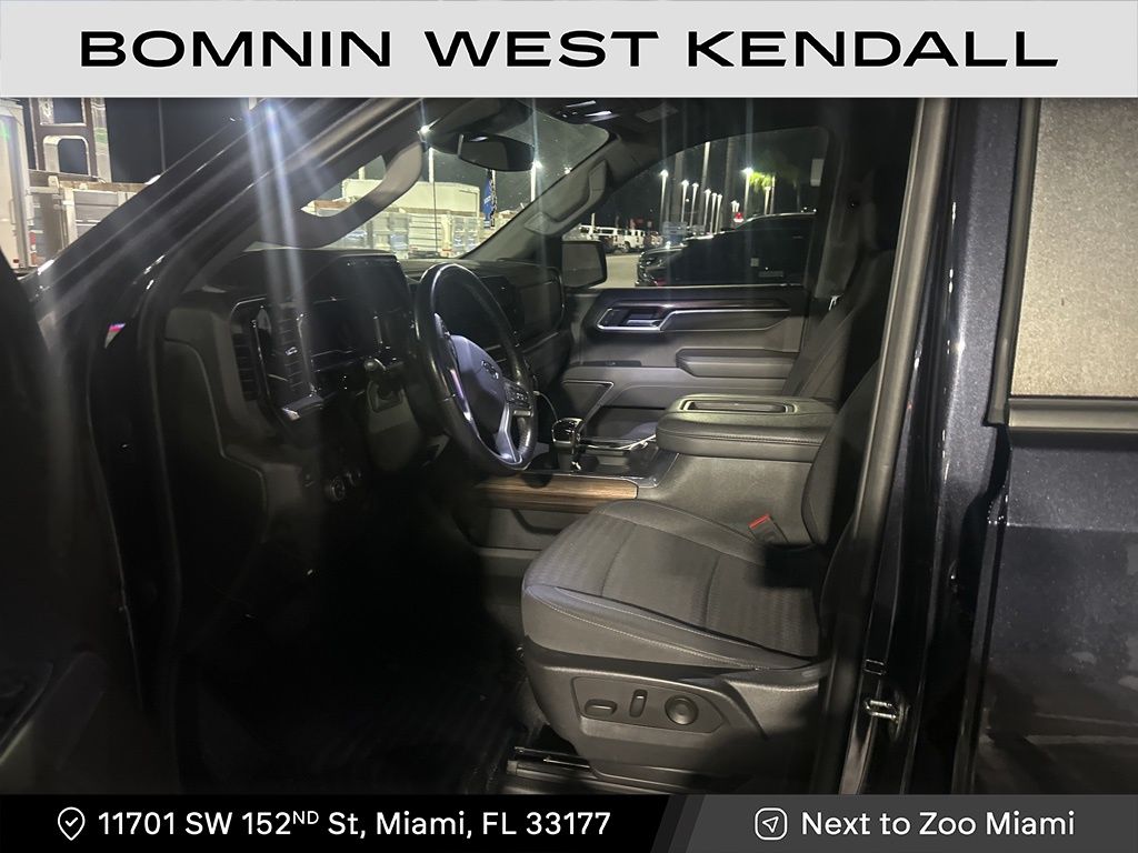 2022 Chevrolet Silverado 1500 RST photo 3