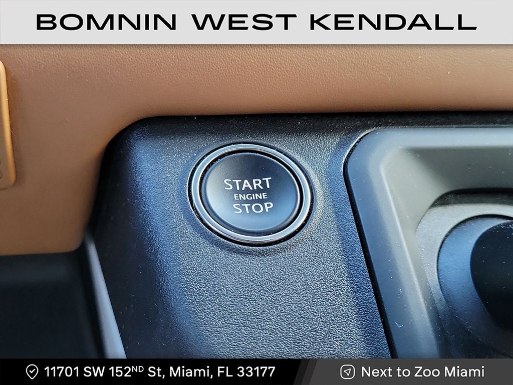 2023 Land Rover Defender X-Dynamic SE photo 8