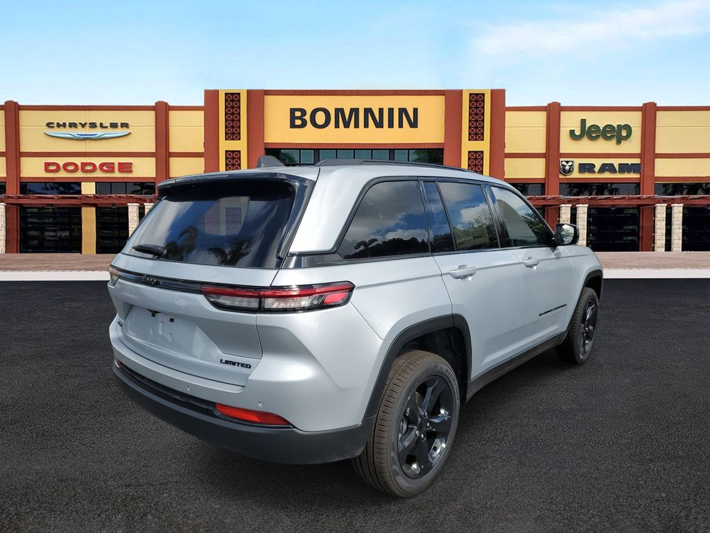 2025 Jeep Grand Cherokee Limited photo 3