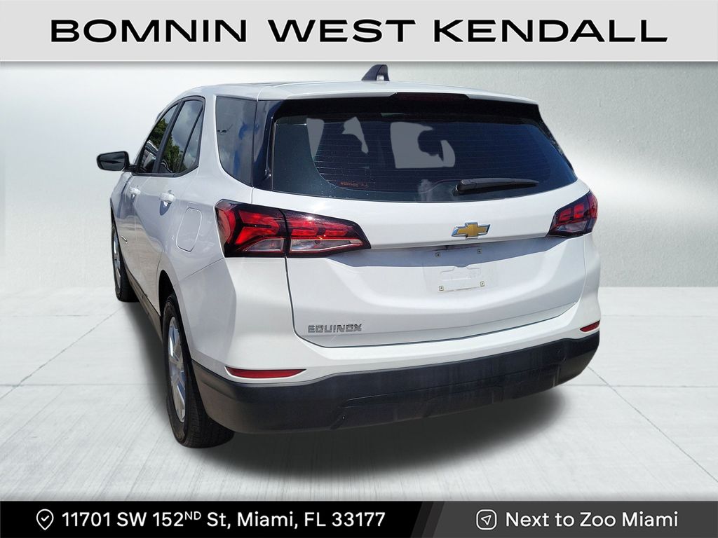 2023 Chevrolet Equinox LS photo 3
