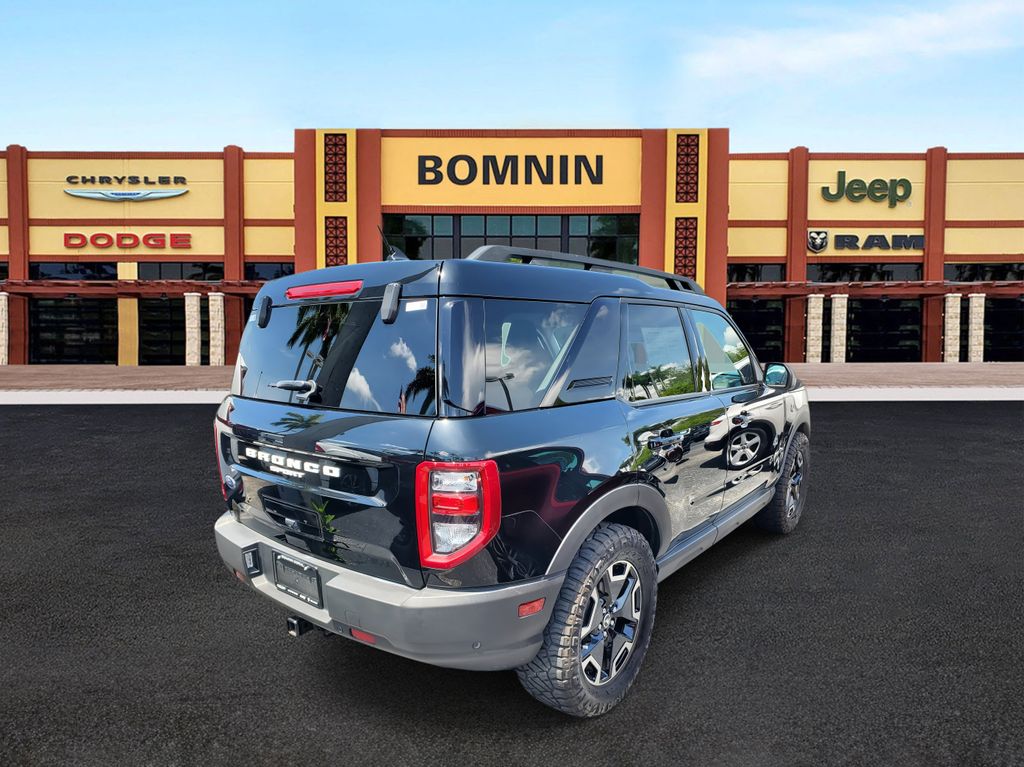 2023 Ford Bronco Sport Outer Banks photo 3