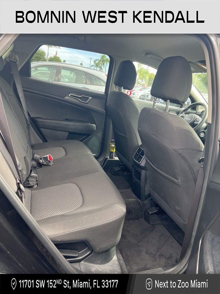 2024 Kia Sportage Hybrid LX photo 4