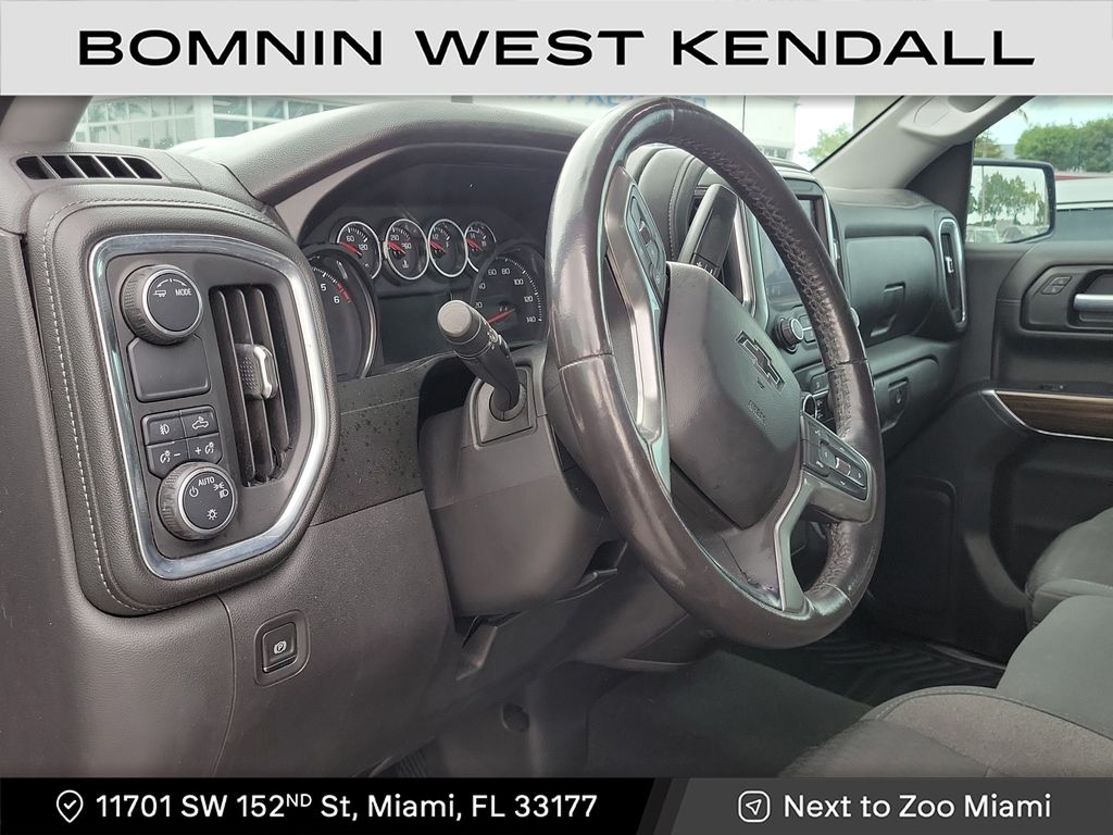 2021 Chevrolet Silverado 1500 RST photo 4