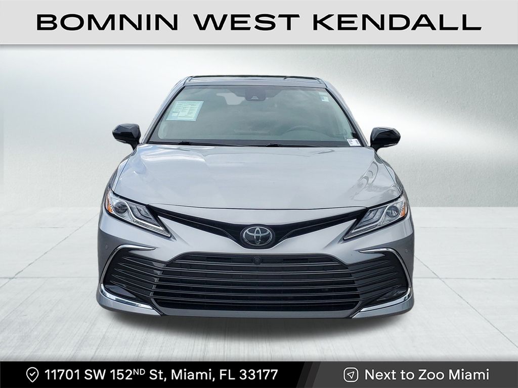 2022 Toyota Camry XLE photo 2