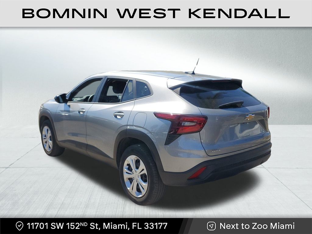 2024 Chevrolet Trax LS photo 3