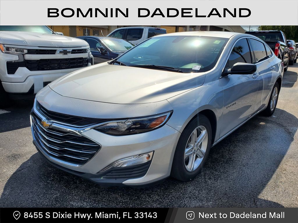 2020 Chevrolet Malibu LS photo 2