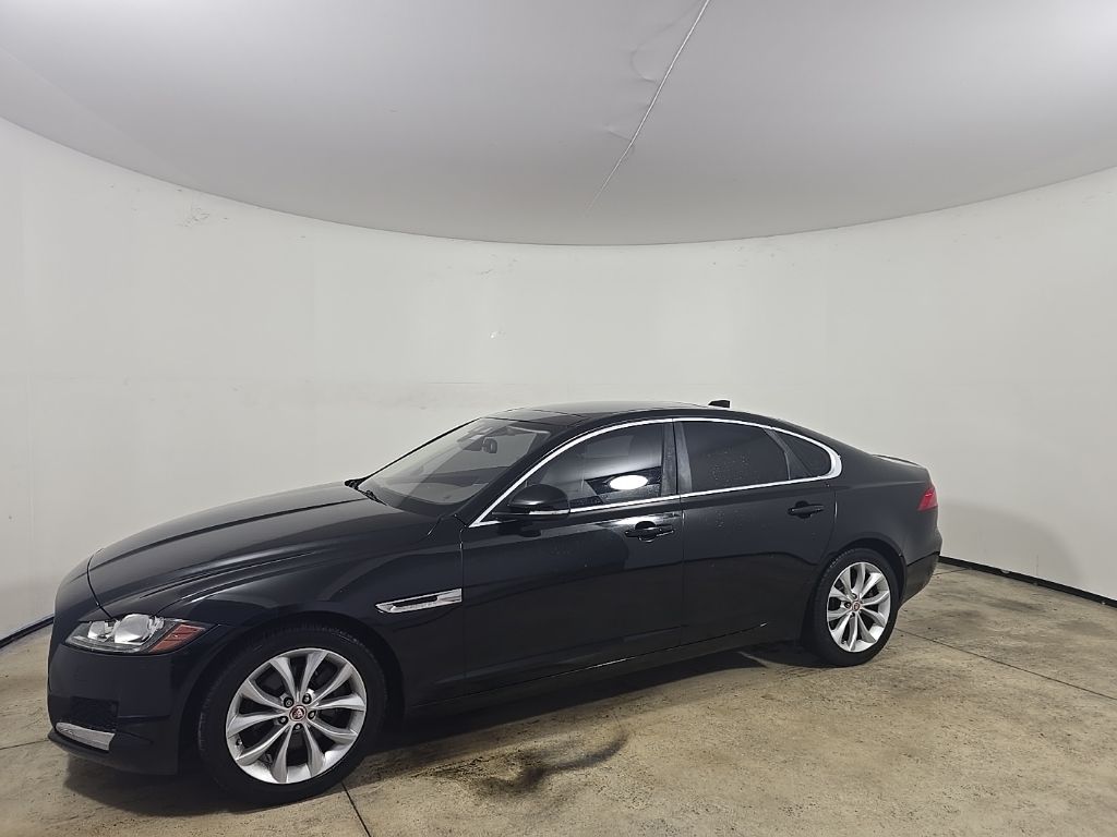 2018 Jaguar XF 25t Premium photo 2