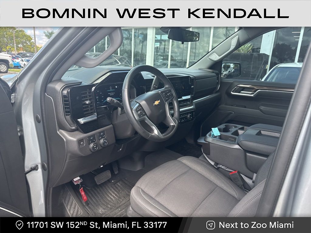 2023 Chevrolet Silverado 1500 LT photo 3