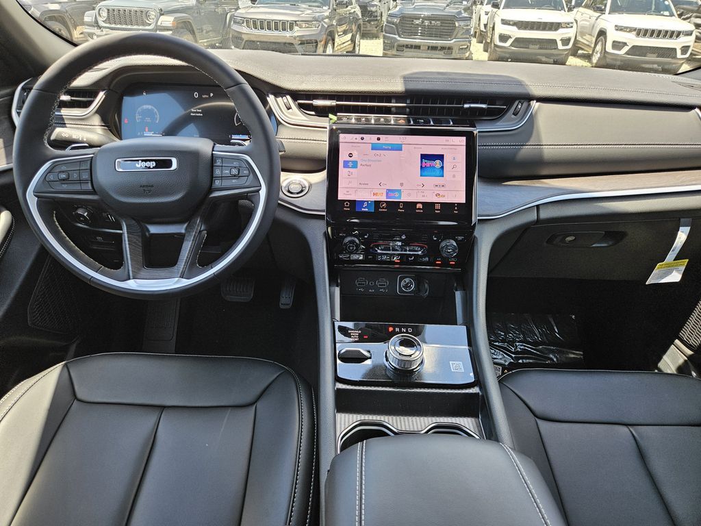 2025 Jeep Grand Cherokee Limited photo 4
