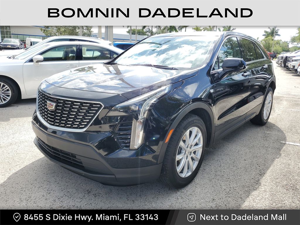 2022 Cadillac XT4 Luxury photo 2