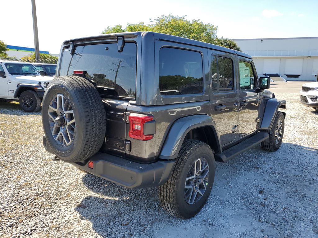 2025 Jeep Wrangler Sahara photo 3