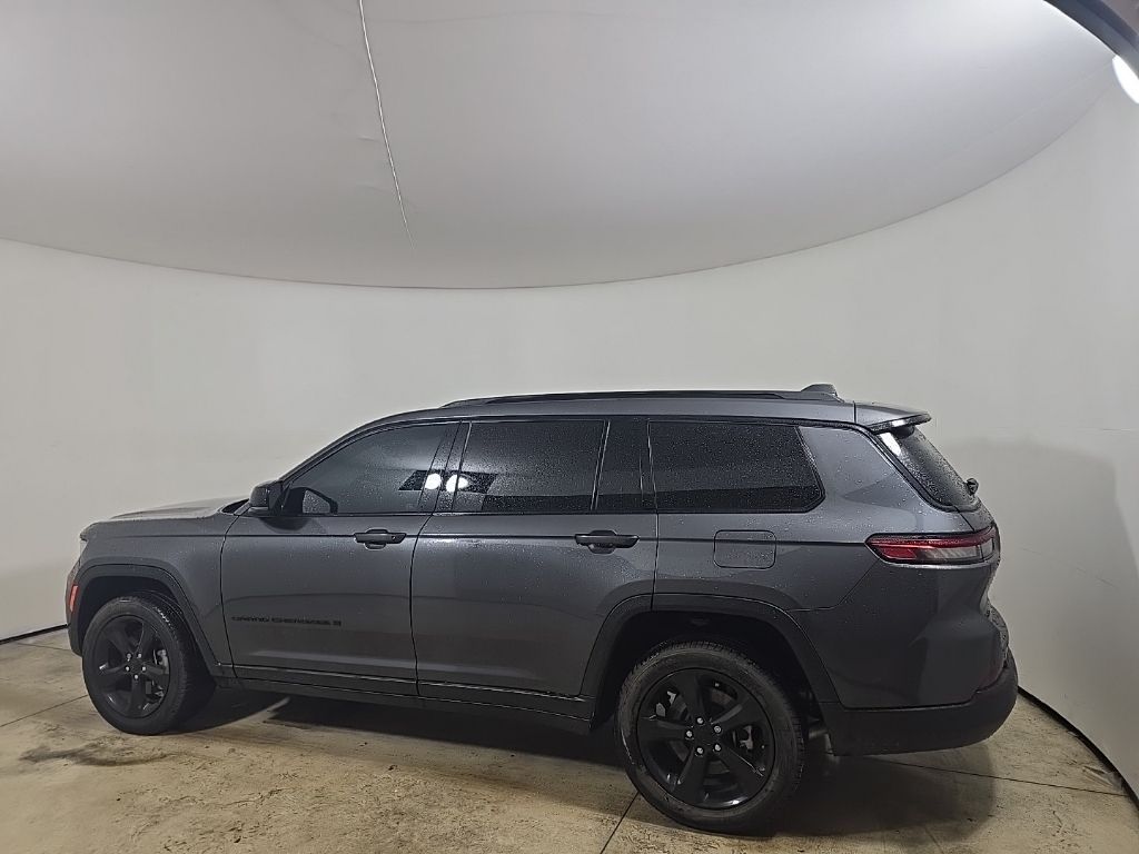 2024 Jeep Grand Cherokee Limited photo 2