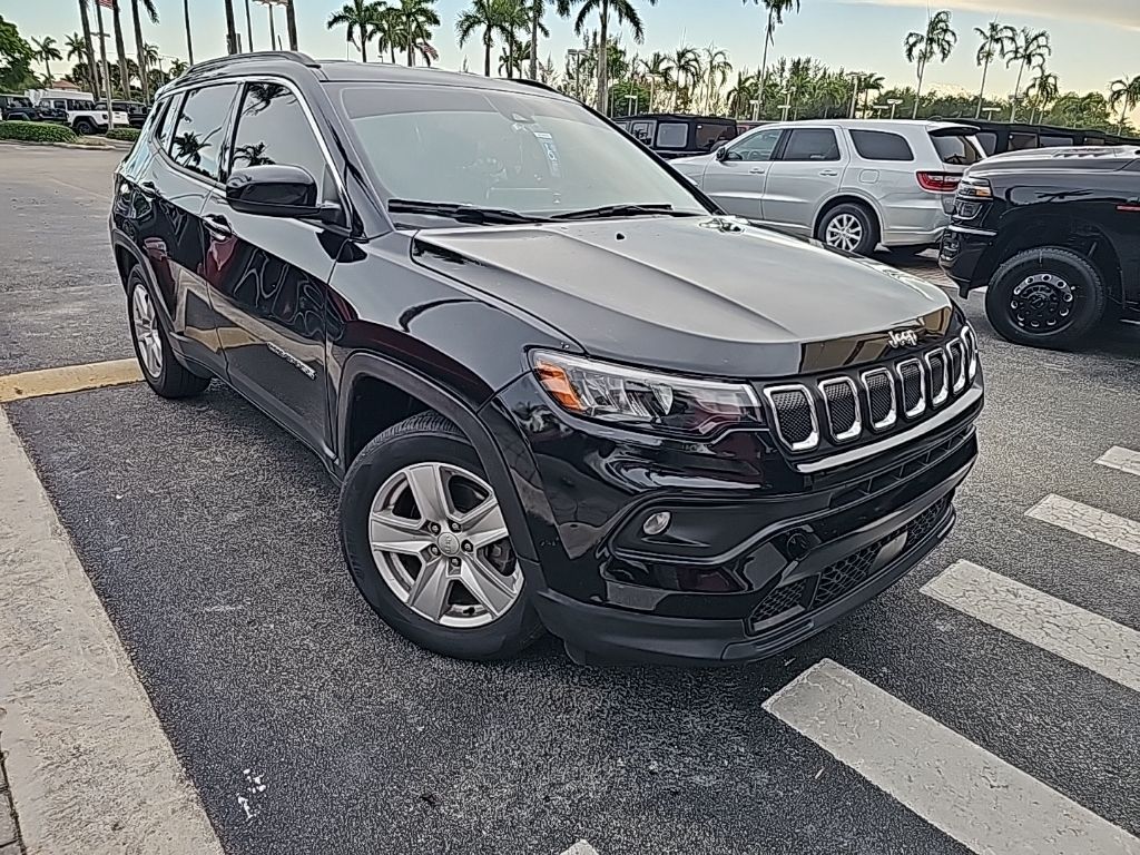 Image 3 of 2022 Jeep Compass Latitude SUV