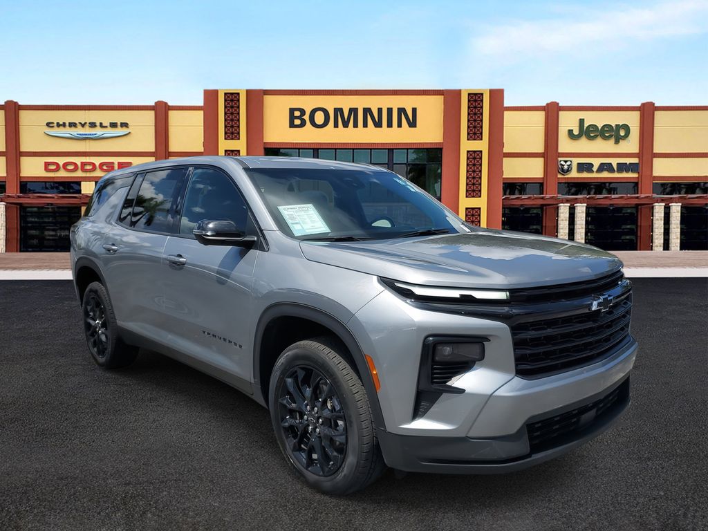 2024 Chevrolet Traverse LS photo 2
