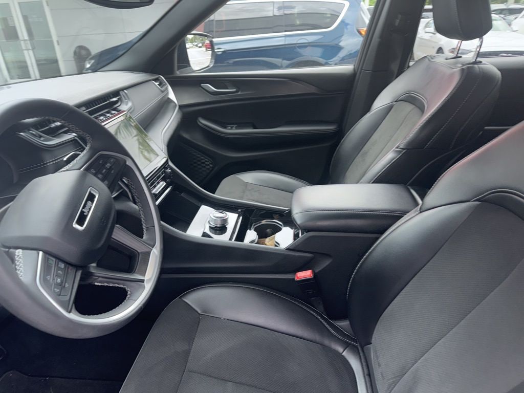 Used 2023 Jeep Grand Cherokee Altitude SUV