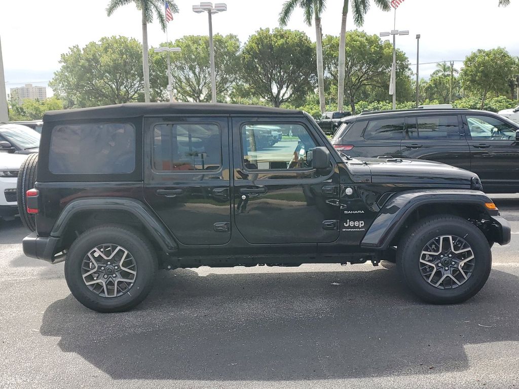 2024 Jeep Wrangler Sahara photo 4
