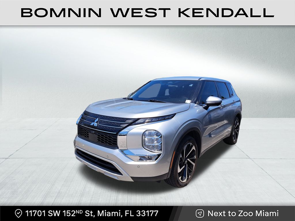 2022 Mitsubishi Outlander SE photo 2
