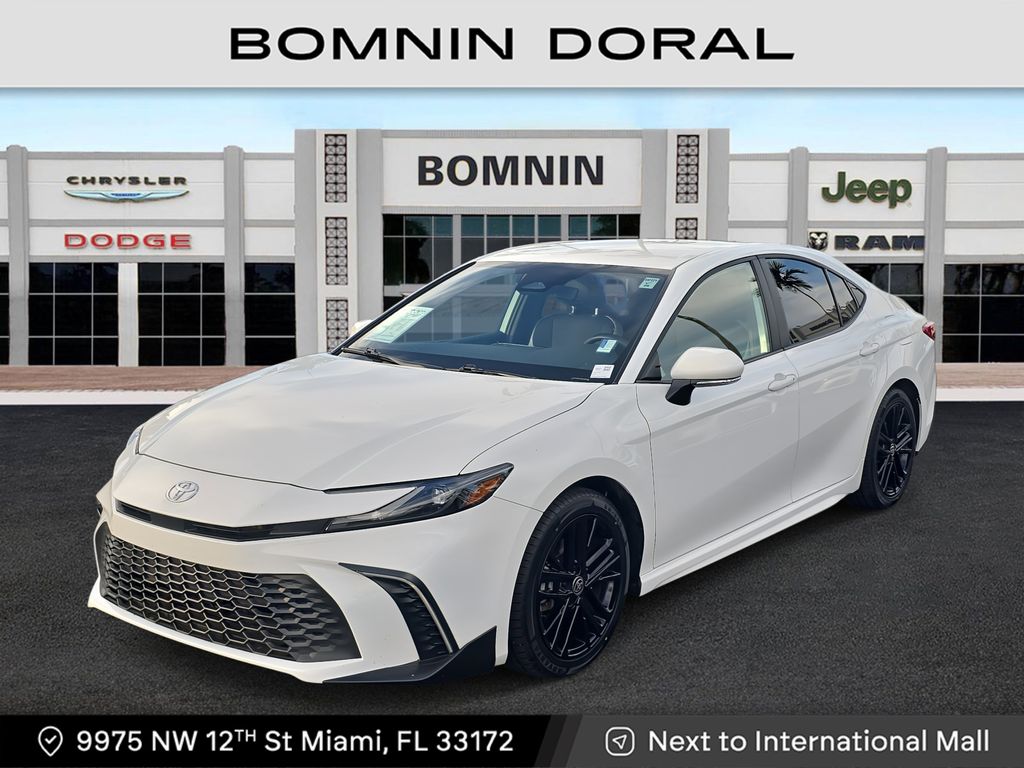 2025 Toyota Camry SE's photo