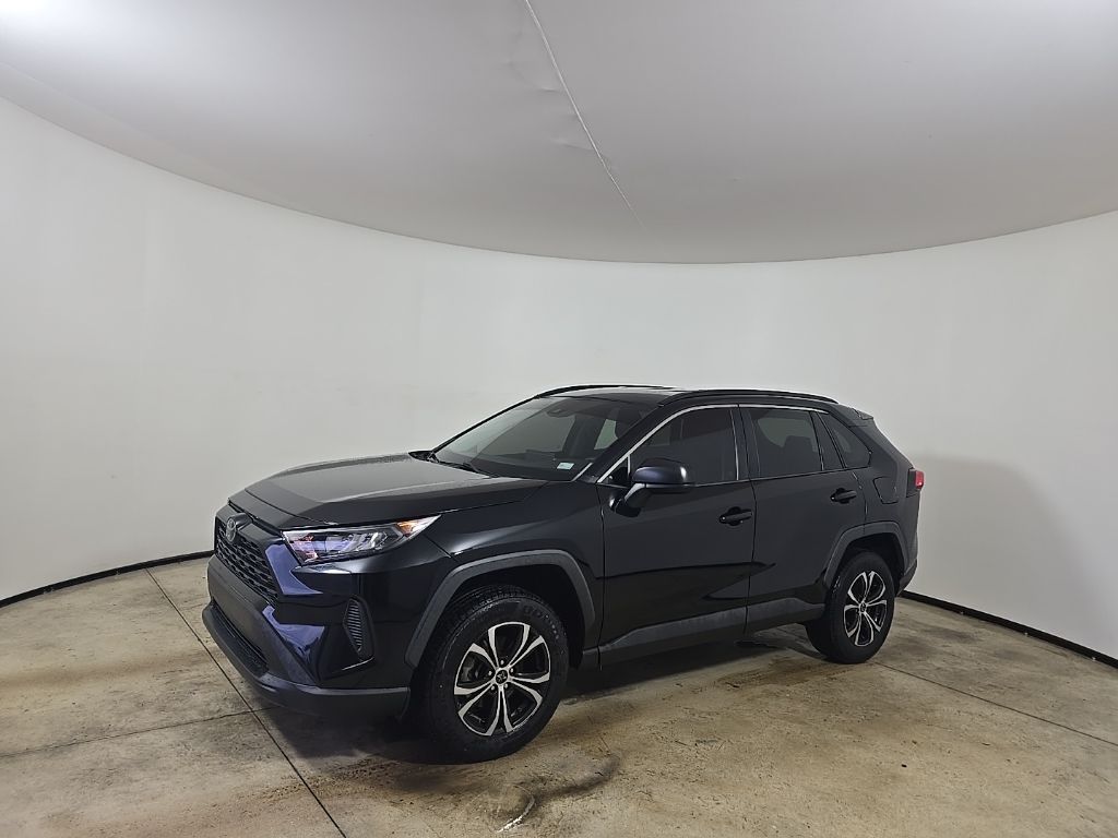 2021 Toyota RAV4 LE photo 2