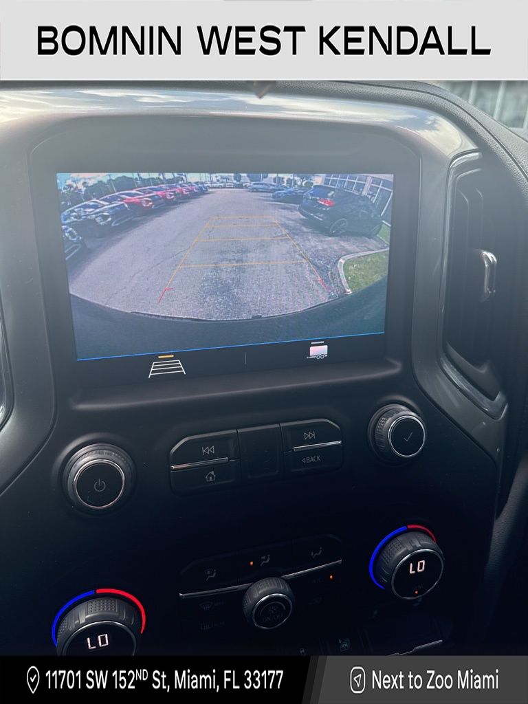 2022 Chevrolet Silverado 1500 LT photo 3