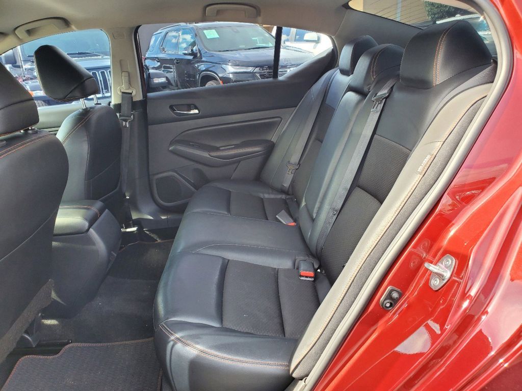 Image 10 of 2022 Nissan Altima 2.5 SR Sedan