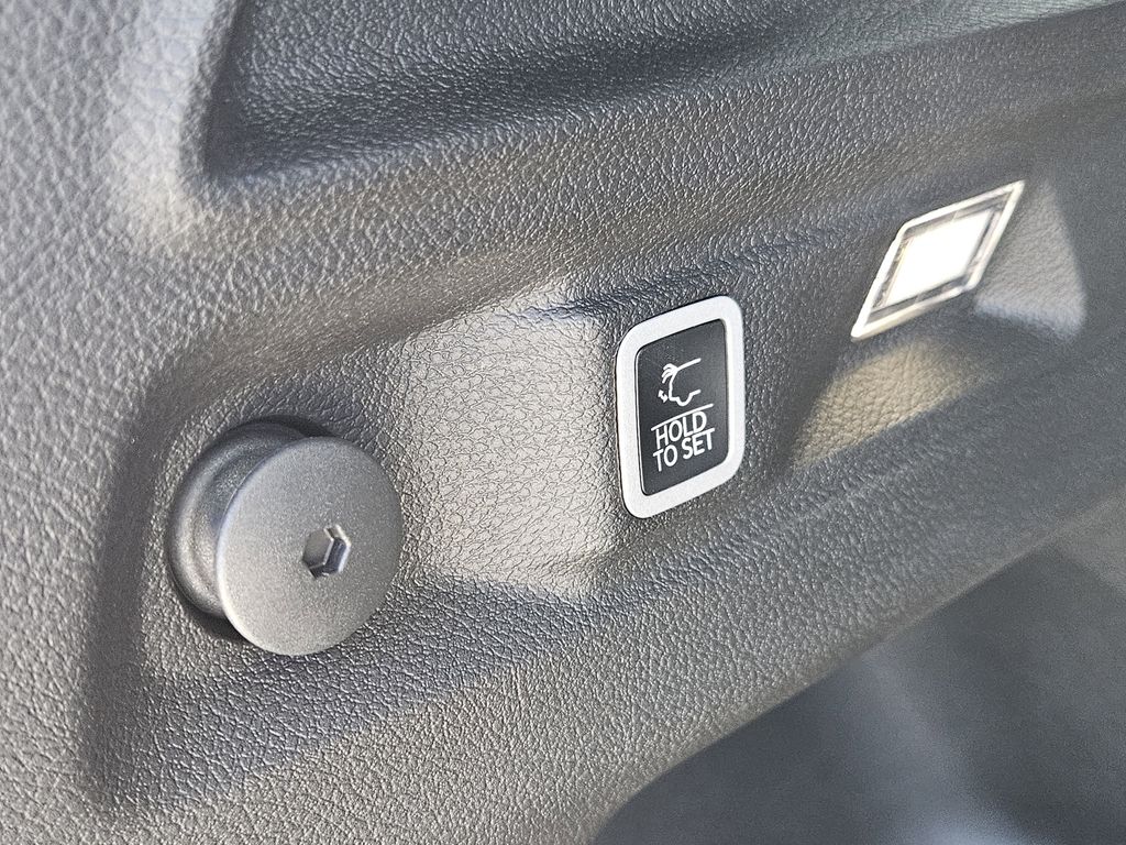 2025 Jeep Grand Cherokee Limited photo 3