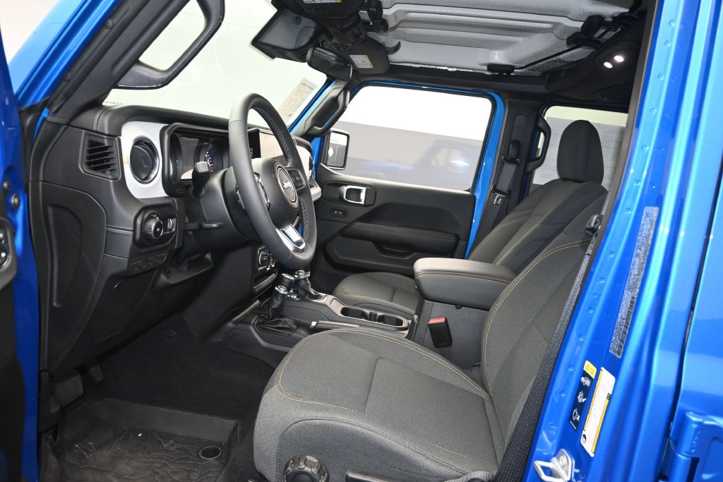 2025 Jeep Wrangler 4-Door Sahara - Photo 10