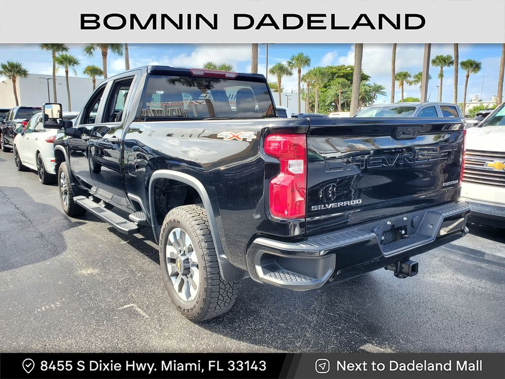 2024 Chevrolet Silverado 2500HD Custom photo 3