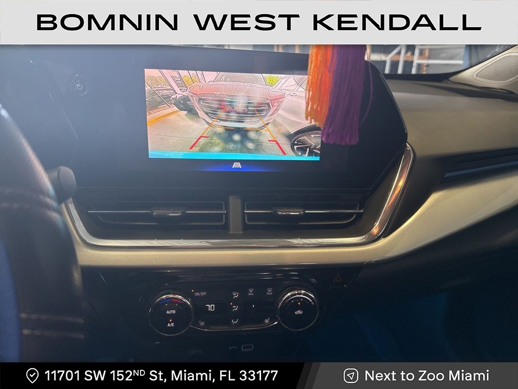 2025 Chevrolet Trax LT photo 4