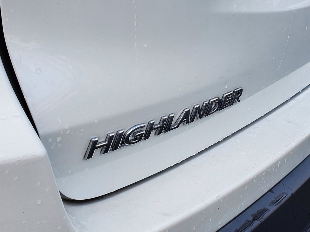 Image 6 of 2018 Toyota Highlander XLE SUV
