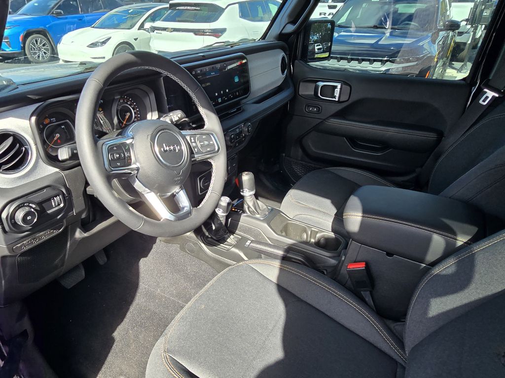 2025 Jeep Wrangler 4-Door Sahara - Photo 19