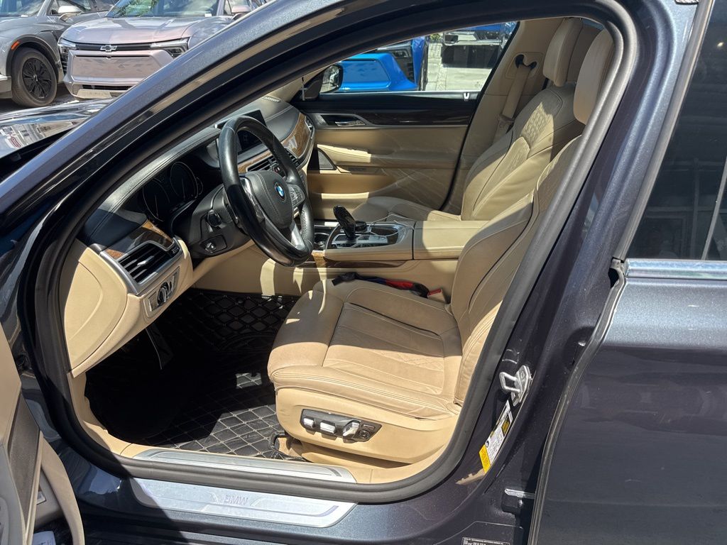 2018 Bmw 740i Sedan photo 2