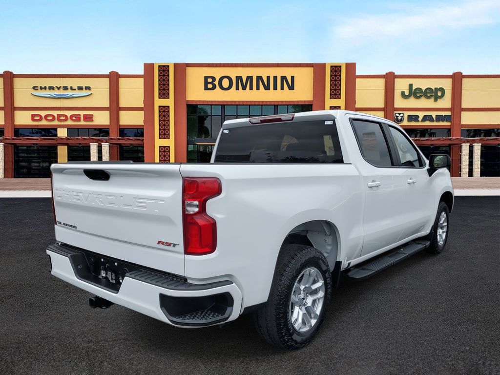2024 Chevrolet Silverado 1500 RST photo 3