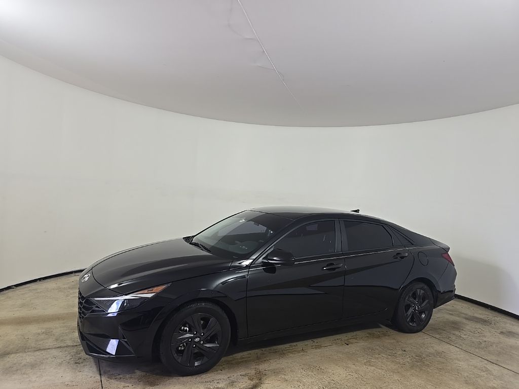 2022 Hyundai Elantra SEL Convenience photo 2